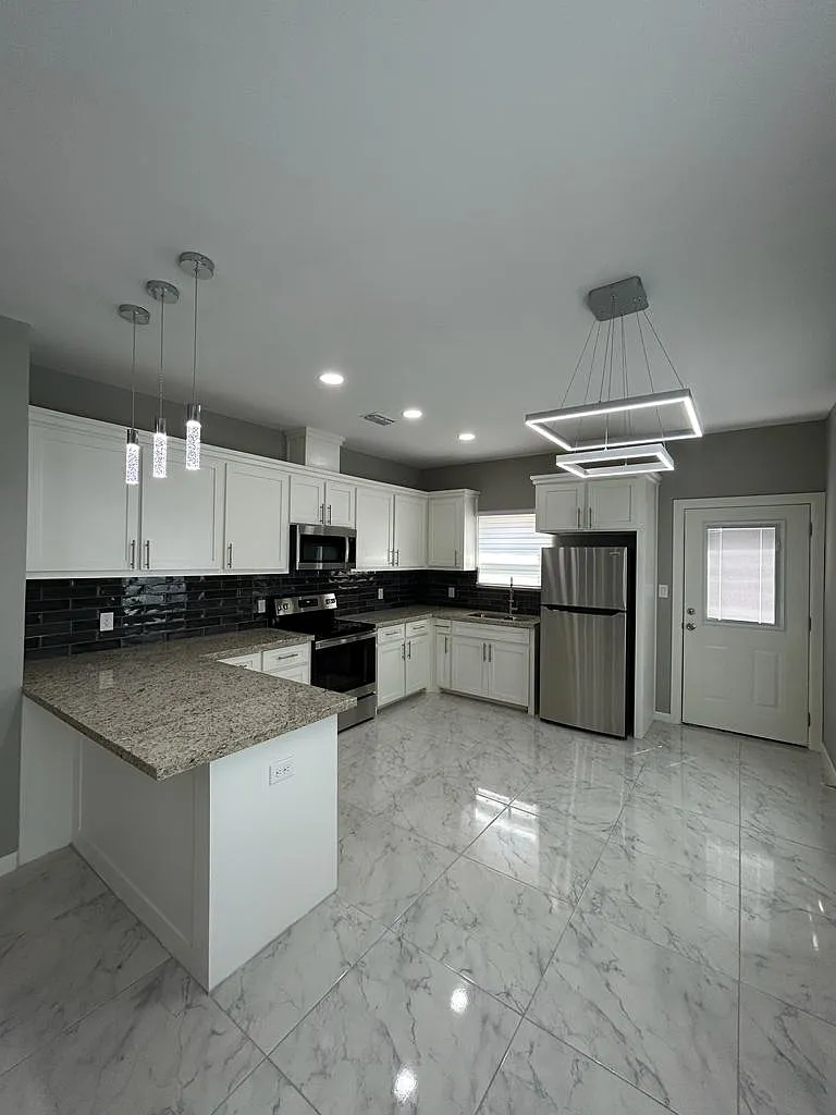 1018 North Abbey Avenue - 3 — Photo 3