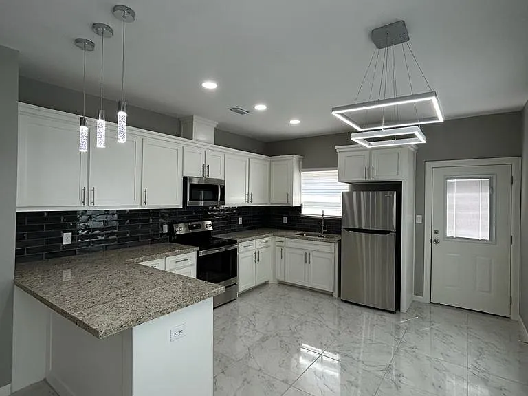 1018 N Abbey Ave #3 — Photo 7