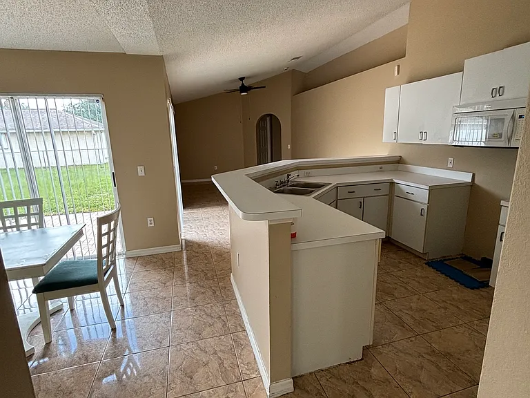 623 Polynesian Ct — Photo 10