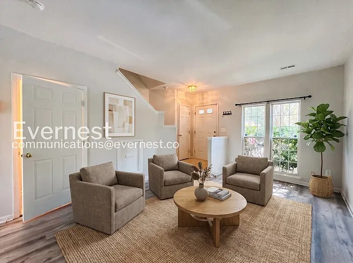 3 bed, 3.5 bath, 1648 sqft, $2,700 — Photo 2