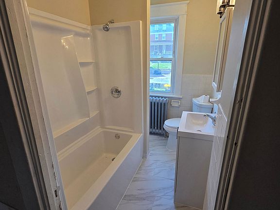 2nd image of 550 Ferndale Ave