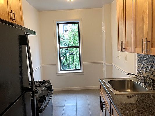4th image of 2 Adrian Ave APT 4A