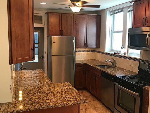 2nd image of 3325 W Ardmore Ave Floor 1