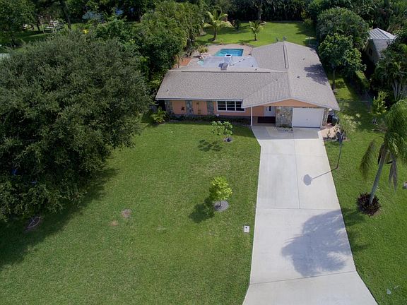 2nd image of 4770 Holly Dr