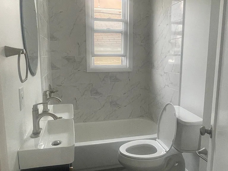 89 Franklin Ave #1 — Photo 4