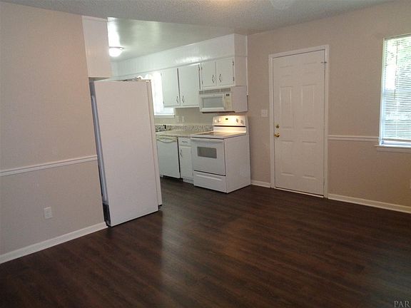 5th image of 2901 Hillcrest Ave