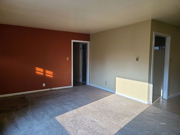 2nd image of 512 N Cottage Grv