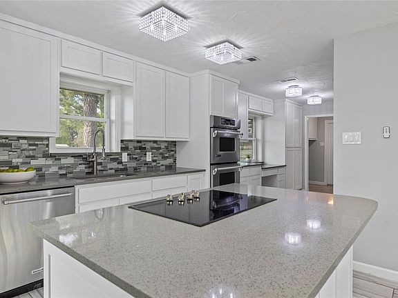 2nd image of 101 Redwood Dr