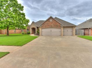 1504 NW 13th Pl, Moore, OK 73170