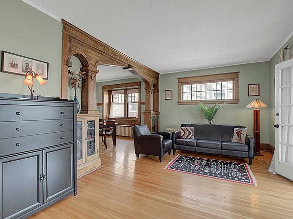 2nd image of 895 Saint Clair Ave
