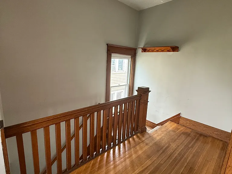 60 Sterling Ave #UPPER — Photo 8