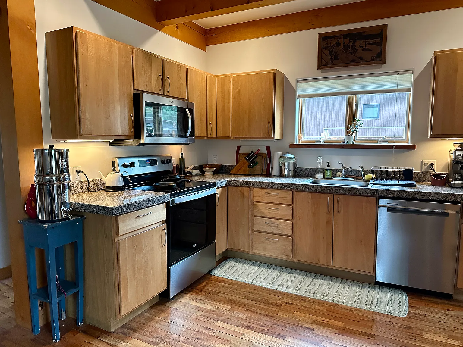 4 bed, 3.5 bath, 2568 sqft, $3,950 — Photo 4
