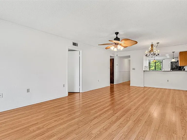 108 Woodlands Ct #108 — Photo 7