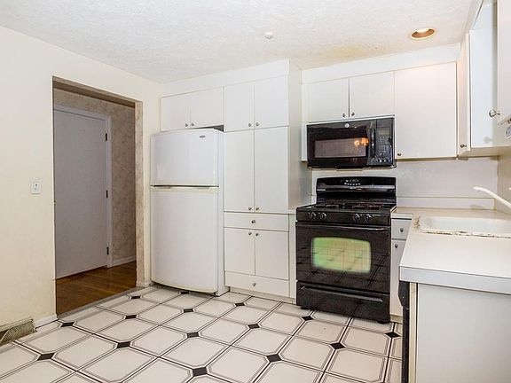 4th image of 12 McDonnell Dr