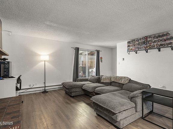 3rd image of 1328 N Green Ct