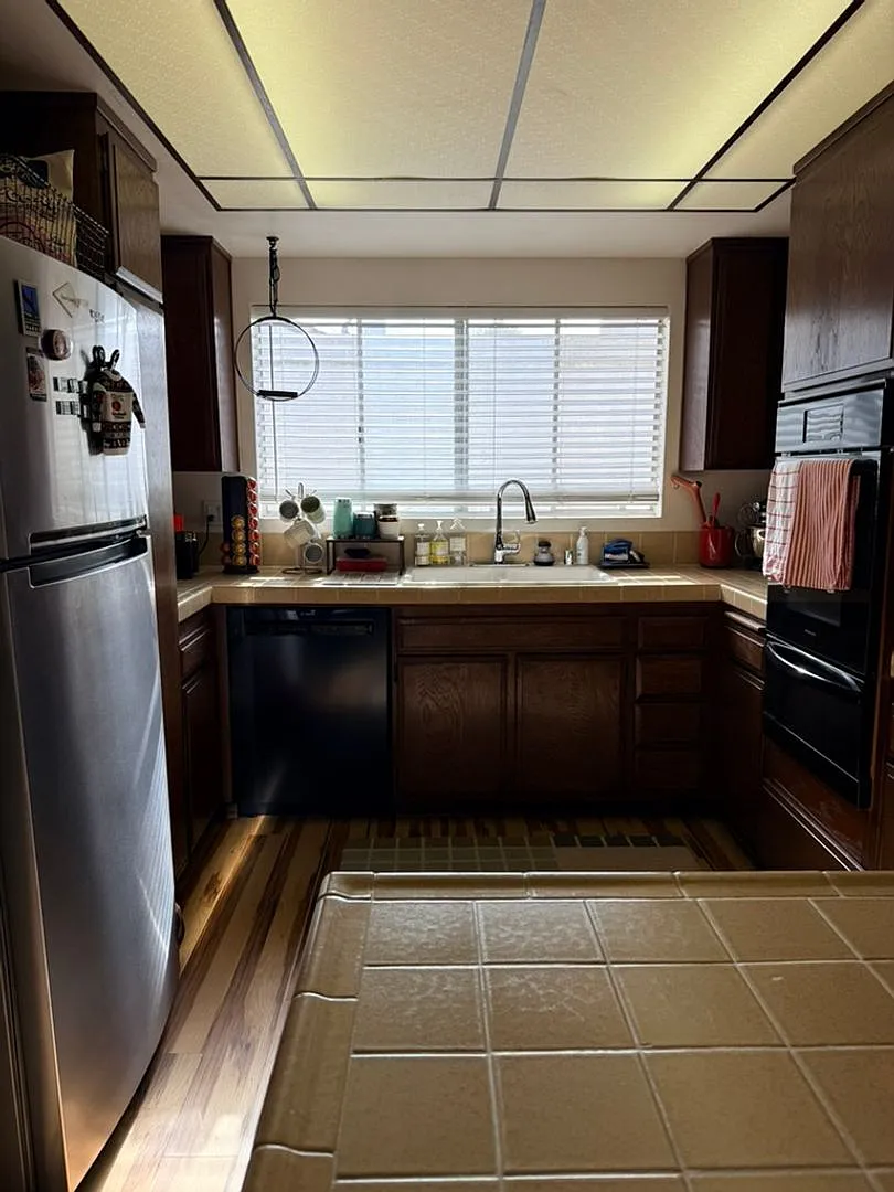 2 Bedroom & 1 & 1/2 bathrooms — Photo 2