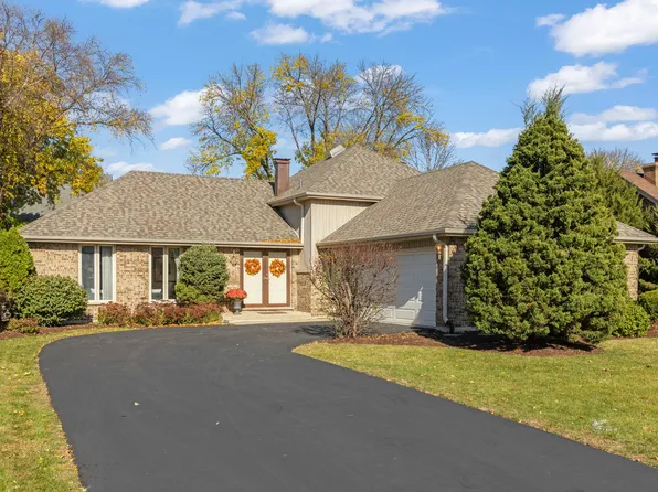 21W756 McCarron Rd, Glen Ellyn, IL 60137