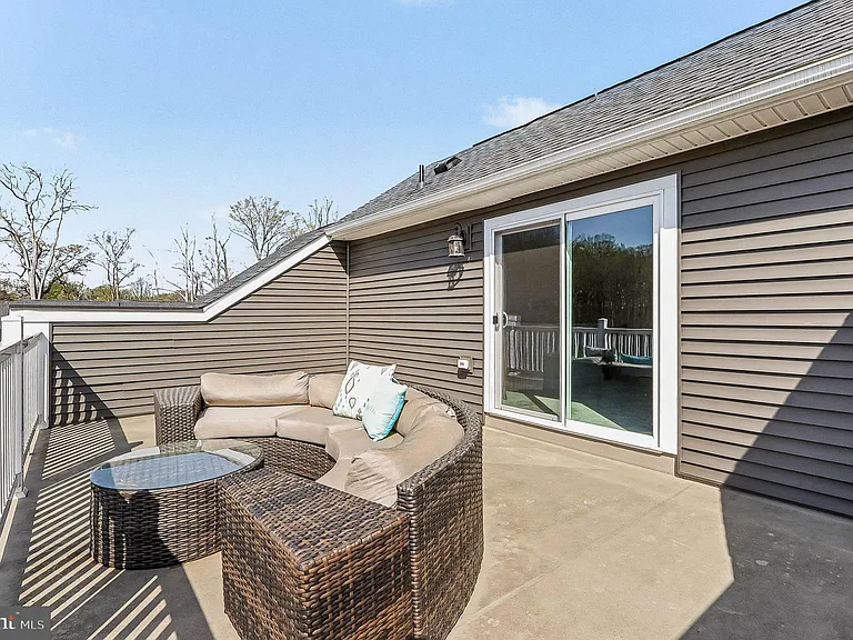 10878 Foxtrot Cir — Photo 32