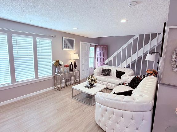 2nd image of 1915 S Oakland Way