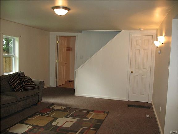 5th image of 24 Willow Ave
