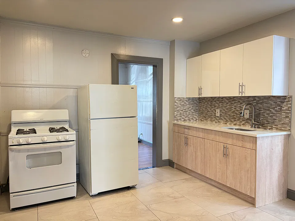 288 Cator Ave #2
