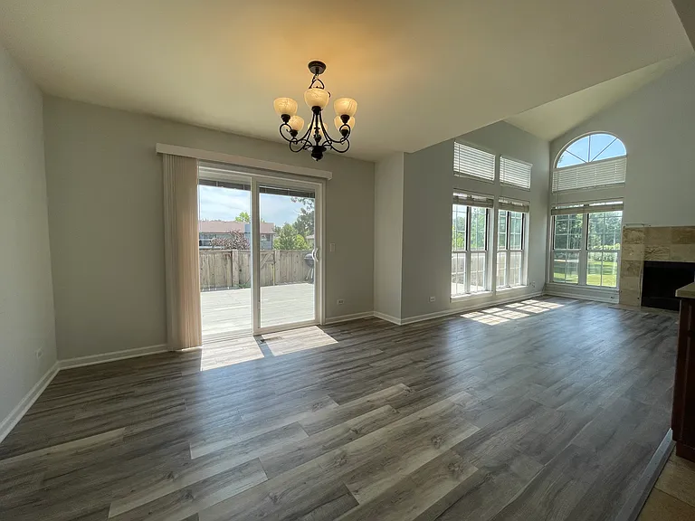 838 Newbury Ct — Photo 2