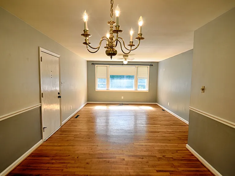 406 Hickory Dr — Photo 4