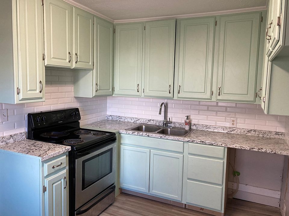 Beautiful kitchen, dishwasher is in place - picture will be updated soon