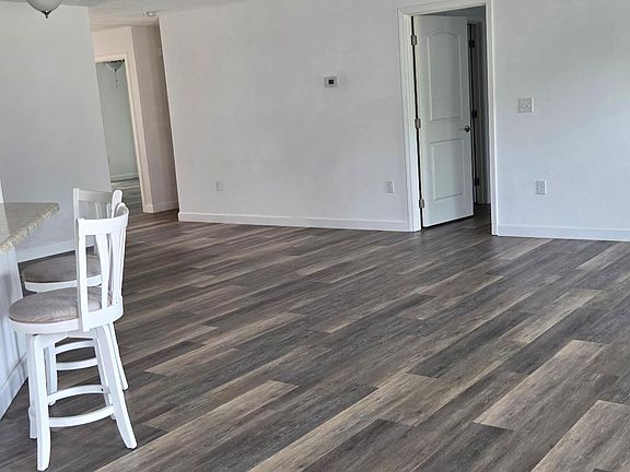 4th image of 413 S Main St