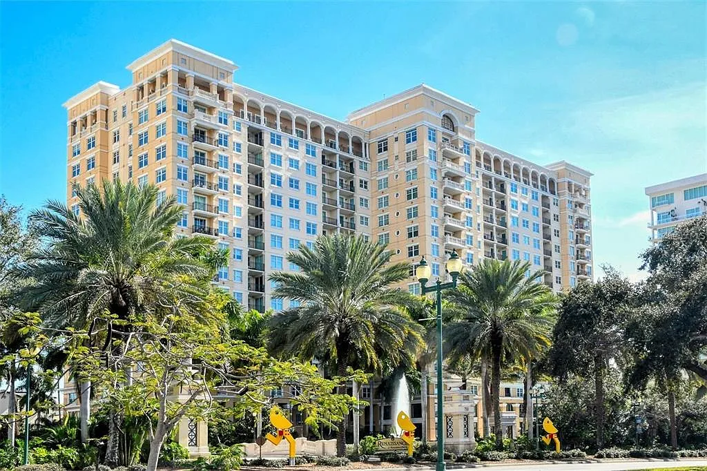 2 bed, 2.0 bath, 1360 sqft, $5,000 — Photo 1