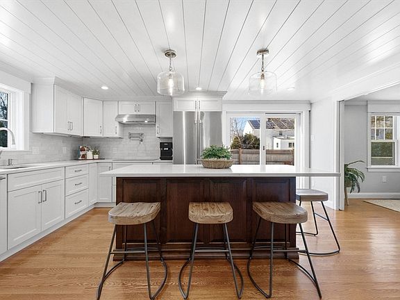 4th image of 30 Elmhurst Rd