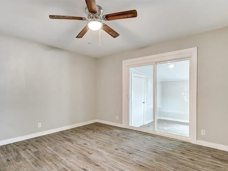 820 Stadium Dr — Photo 15