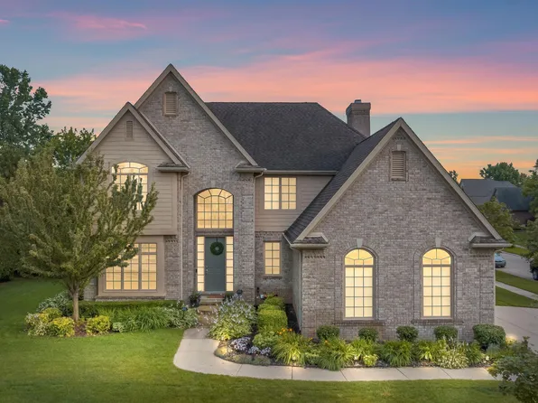 54435 Birchwood Dr, South Lyon, MI 48178