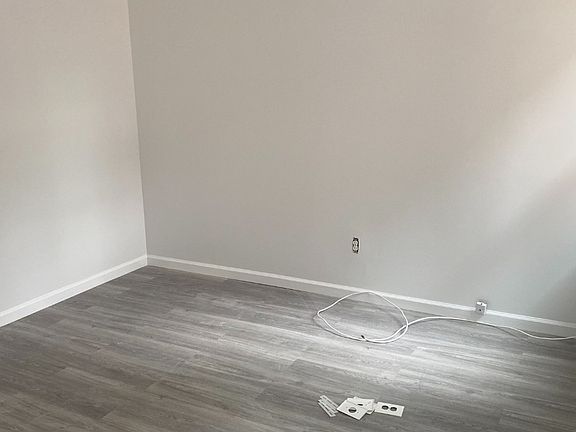 3rd image of 1800 Carlton Ave