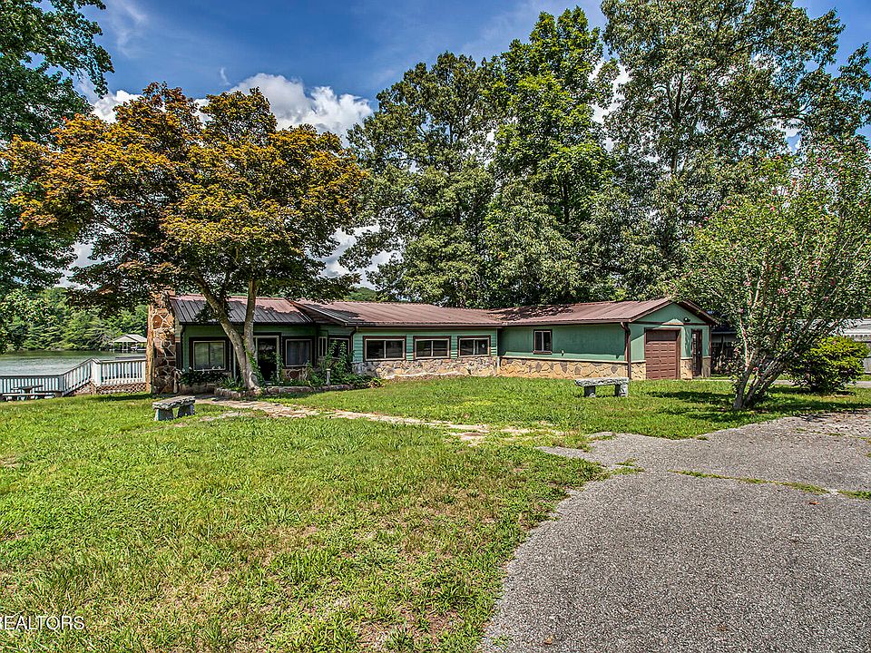 1st image of 130 Hickory Ln