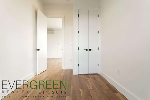 Rented by Evergreen Apartments BK | media 17