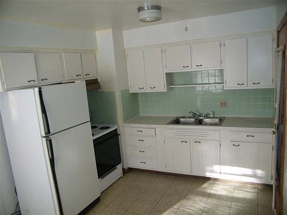 2nd image of 871-873 Byron Ave