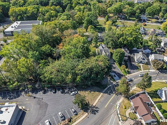 2nd image of 668 River Rd