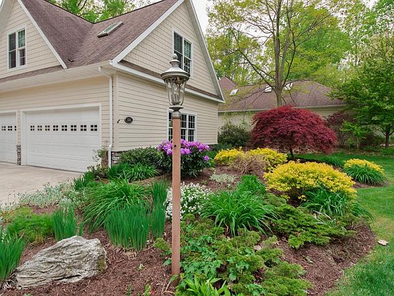 4th image of 1335 Sycamore Ln
