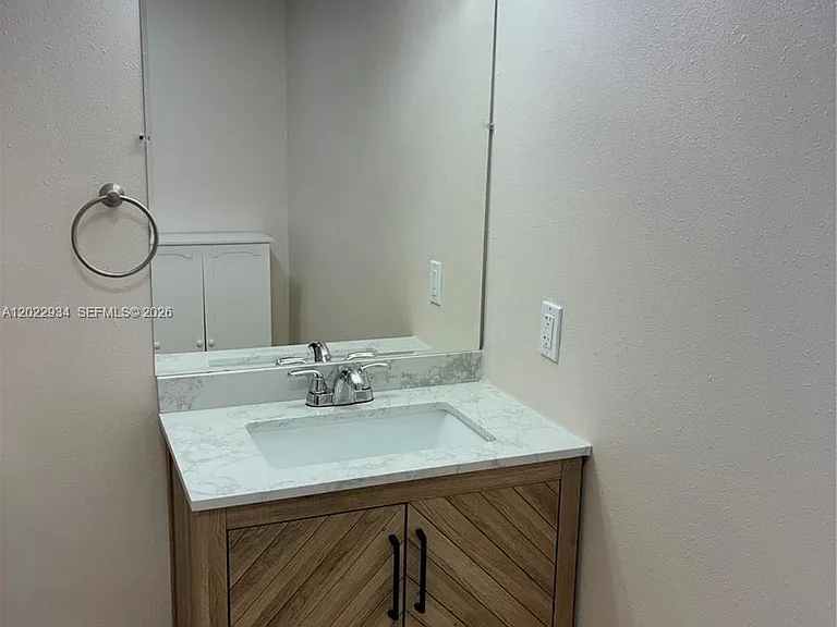 117 NE 5th St #113 — Photo 6