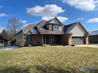 303 Ridgepoint Cir, Waterville, OH 43566