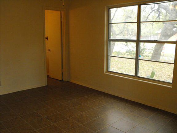 5th image of 207 Griffith Dr