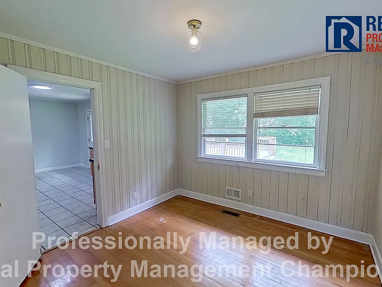 214 Huntington Rd — Photo 9