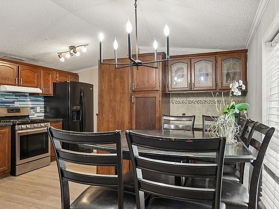 5th image of 858 Collins Dr