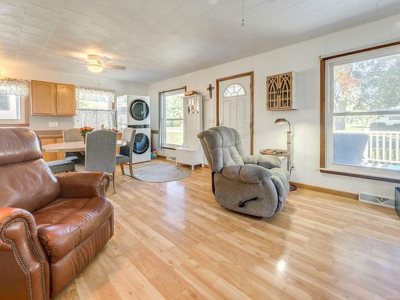 4th image of 7462 Woodbine Rd