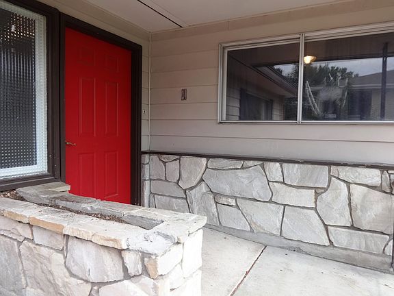 3rd image of 2808 W Whitehall Dr