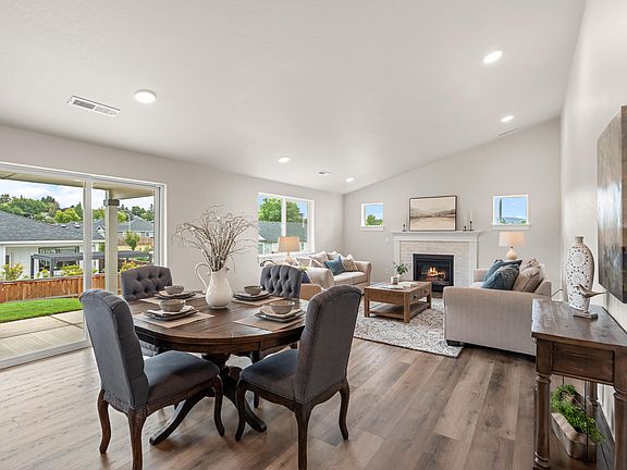 4th image of 3018 Sky Lakes Dr