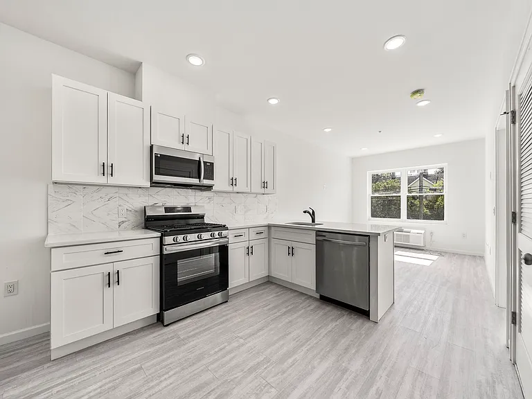 53 E Main St #8 — Photo 2