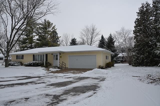 1st image of 415 Jarlsberg Ln