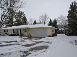 415 Jarlsberg Ln, Cambridge, WI 53523